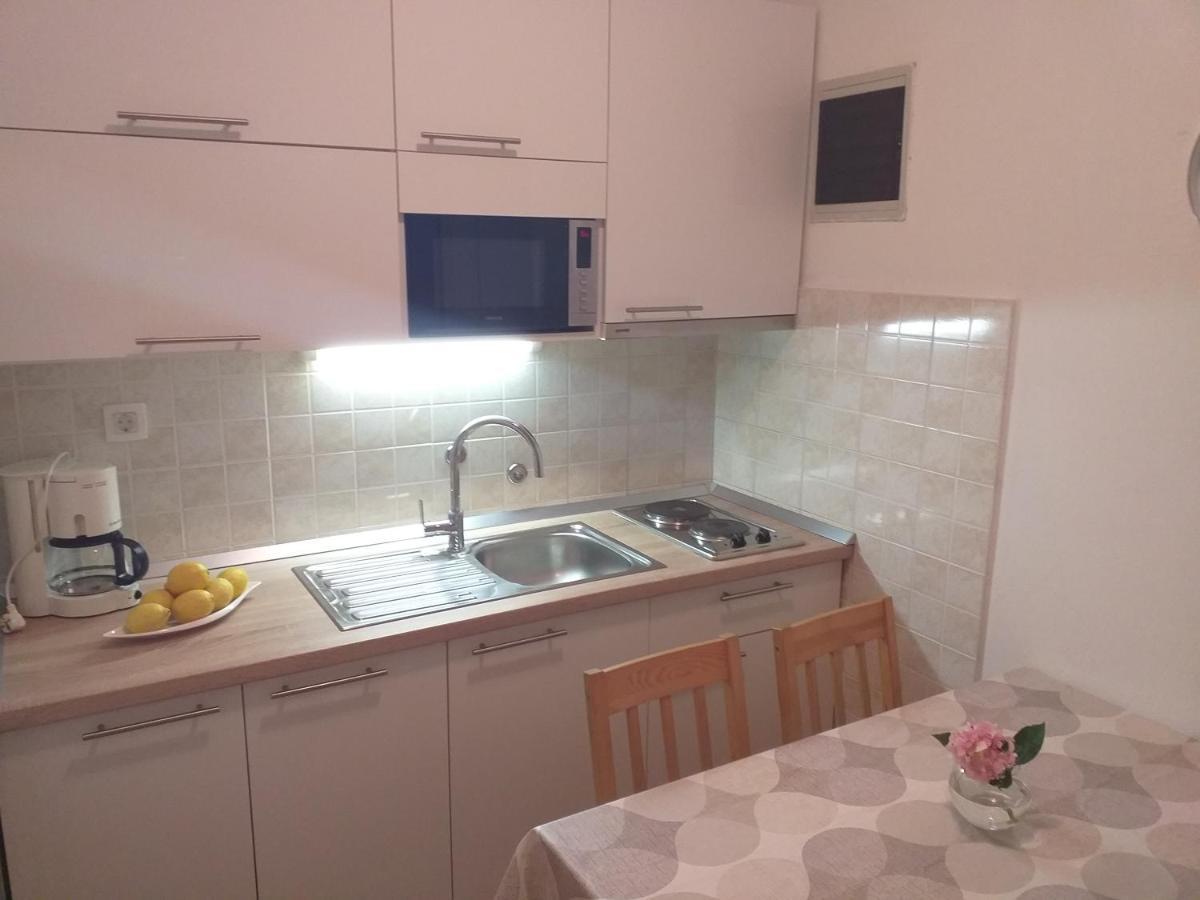 Apartments Lena Sukošan Eksteriør bilde