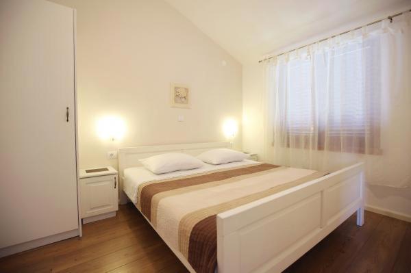 Apartments Lena Sukošan Eksteriør bilde