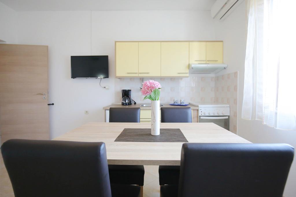 Apartments Lena Sukošan Eksteriør bilde