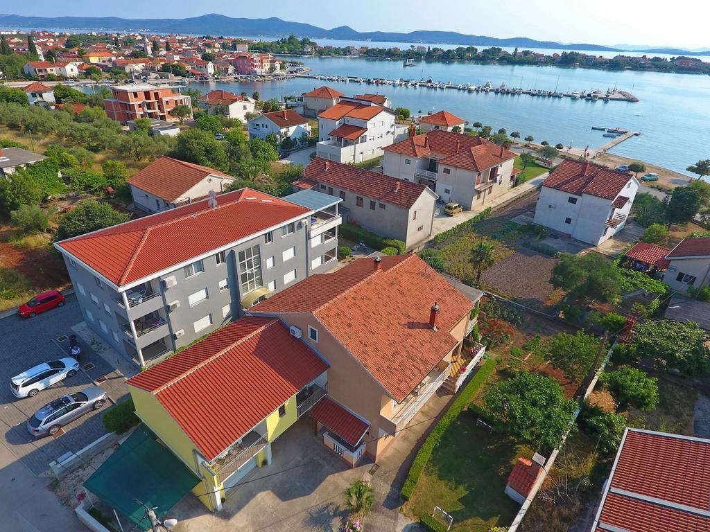 Apartments Lena Sukošan Eksteriør bilde